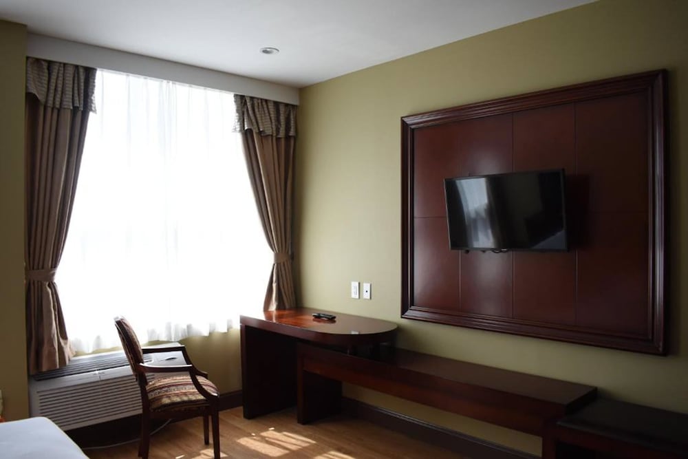 Comfort Room, 1 King Bed, Non Smoking photo 2
