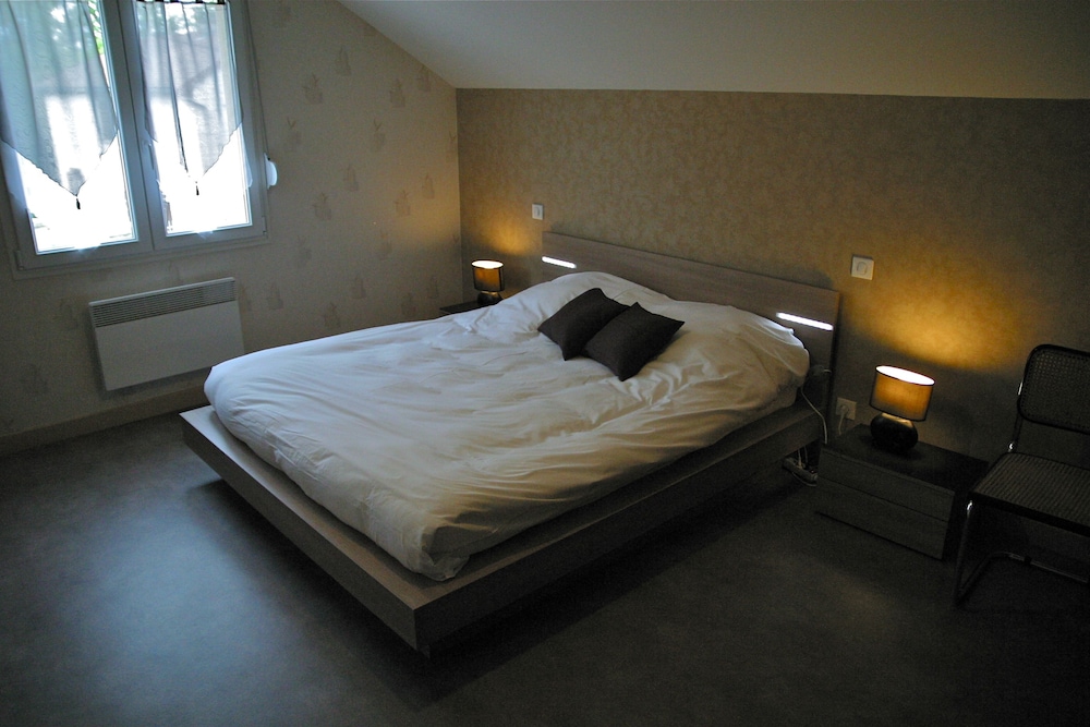 Suite - Photo 1