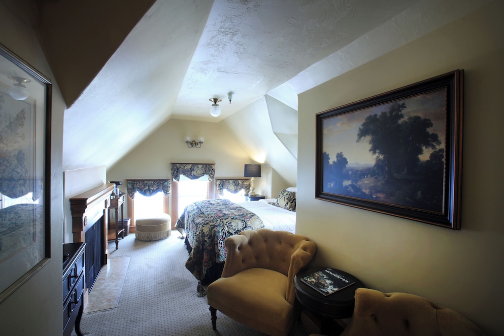 Standard Room, 1 Queen Bed