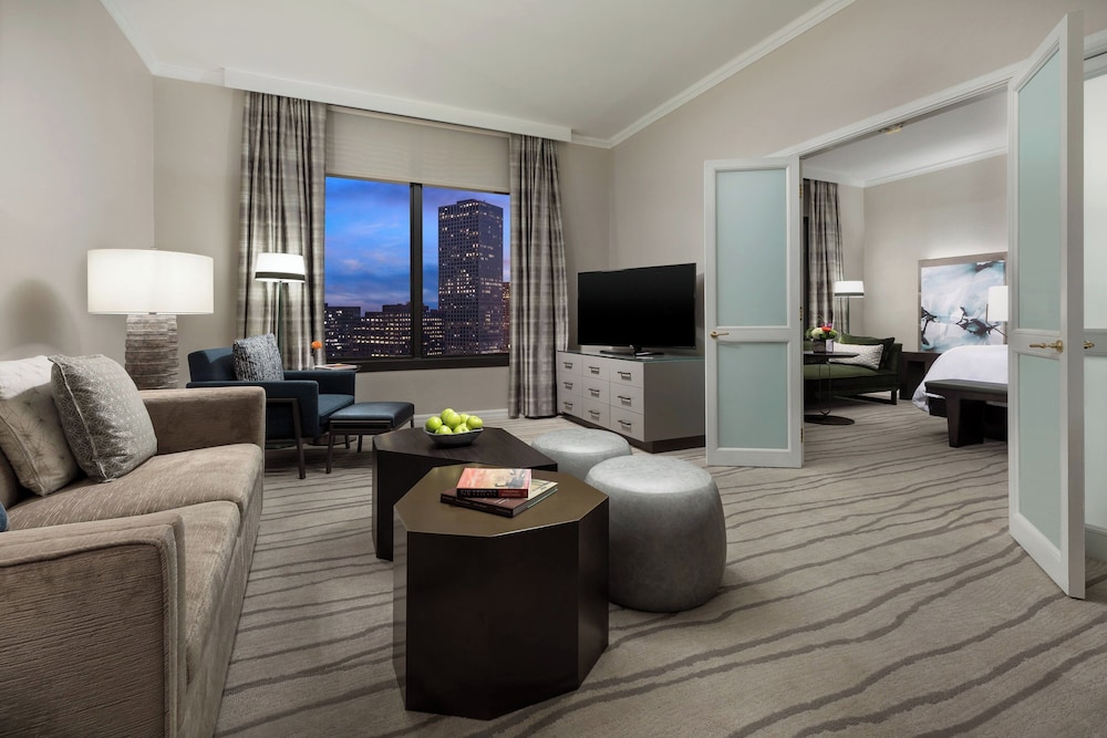 Suite, 1 King Bed, City View - Photo 1