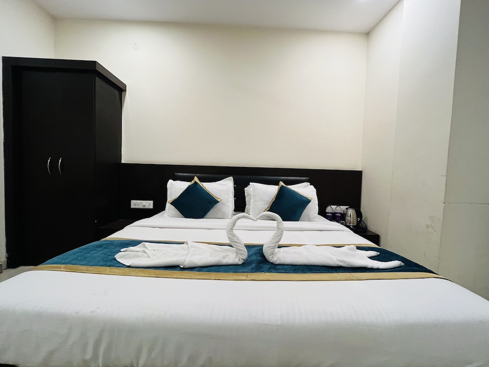 Deluxe Room - Photo 9
