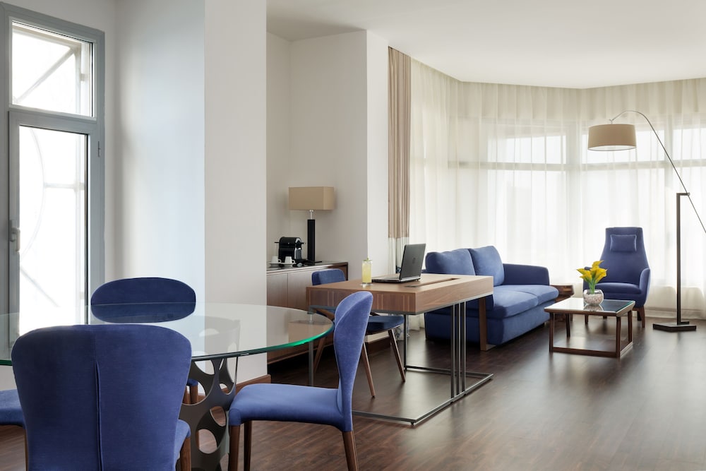 Executive Suite, 1 King Bed with Sofa bed