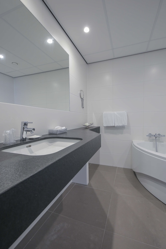 Suite, Balcony, River View - Photo 1