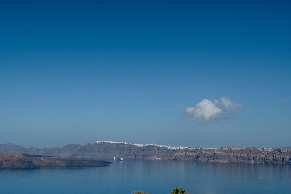 Junior Suite, Private Pool (Cliffside & Caldera View) - Photo 11
