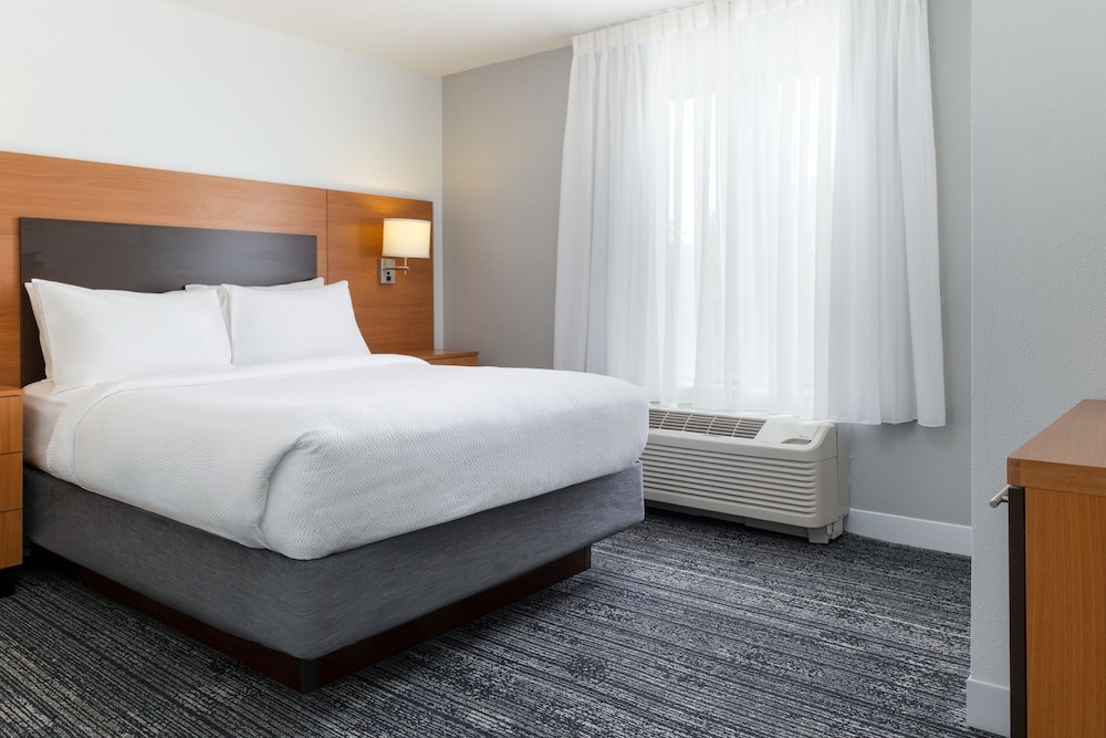 Suite, 1 Queen Bed with Sofa bed photo 2