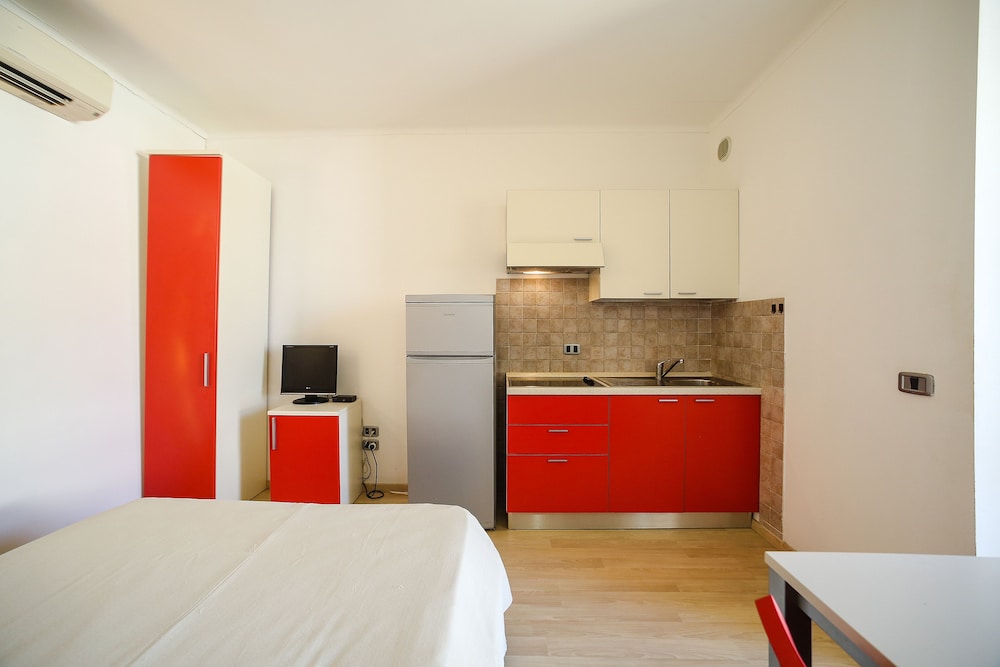 Economy Studio, Kitchenette, City View photo 2