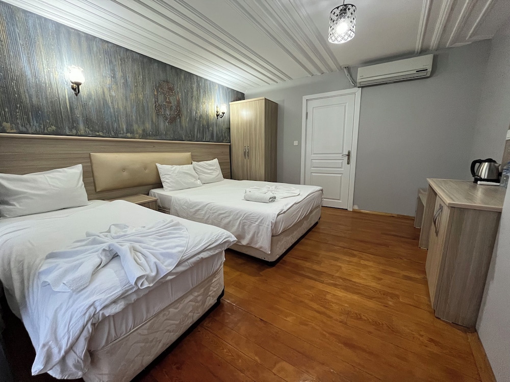 Triple Room, Balcony, City View photo 2