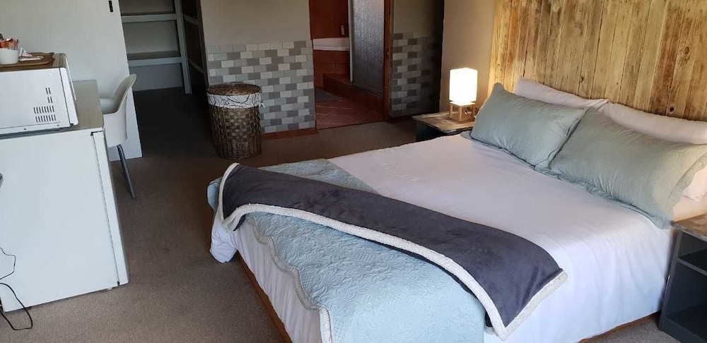 Business Room, 1 Queen Bed, Non Smoking, Garden View photo 3