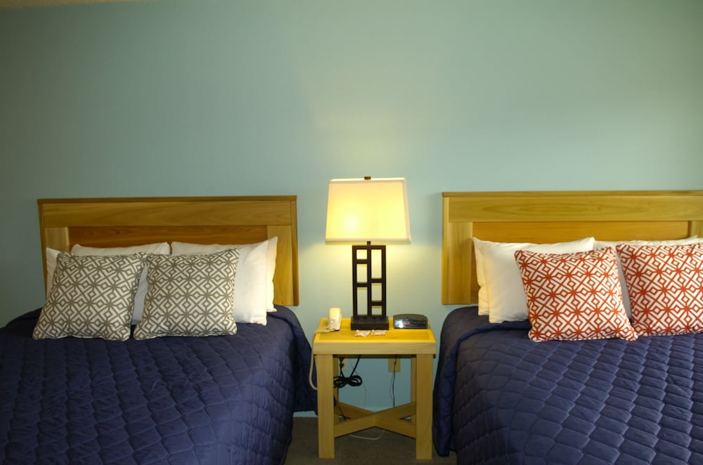 Superior Double Room, 2 Queen Beds, Private Bathroom photo 3