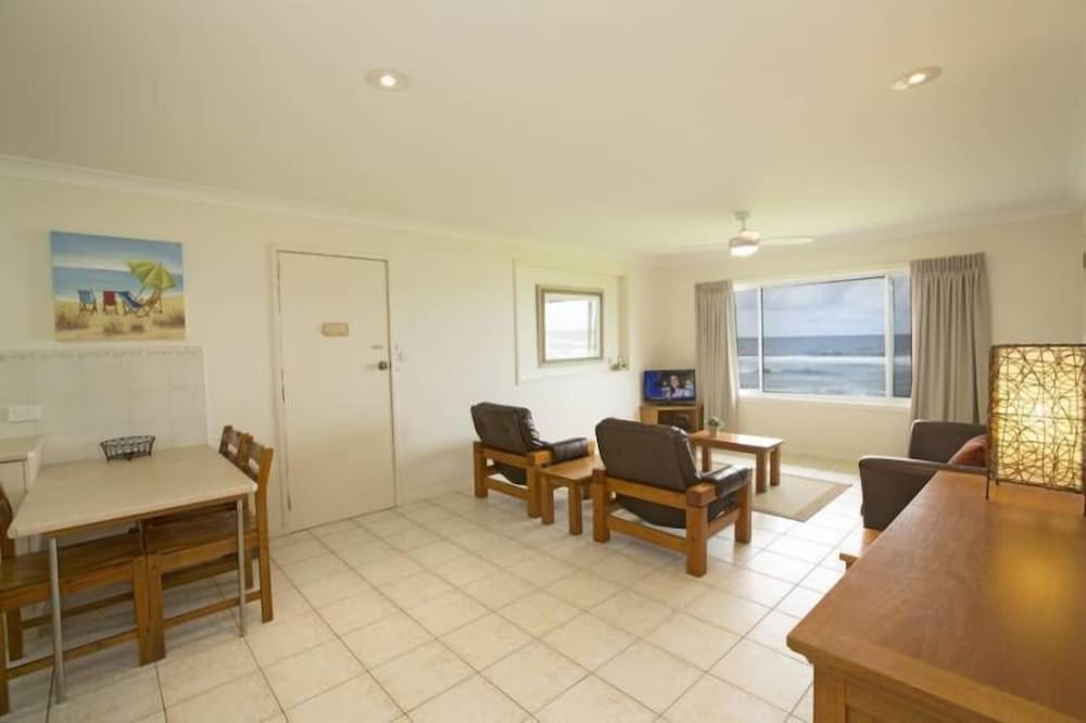 Apartment, 2 Bedrooms, Upstairs (1T WEEK BEACHFRONT)