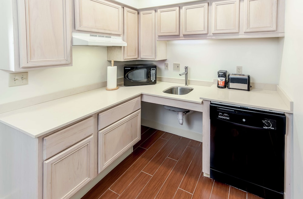 Suite, 1 King Bed, Accessible (Mobility) - Photo 4