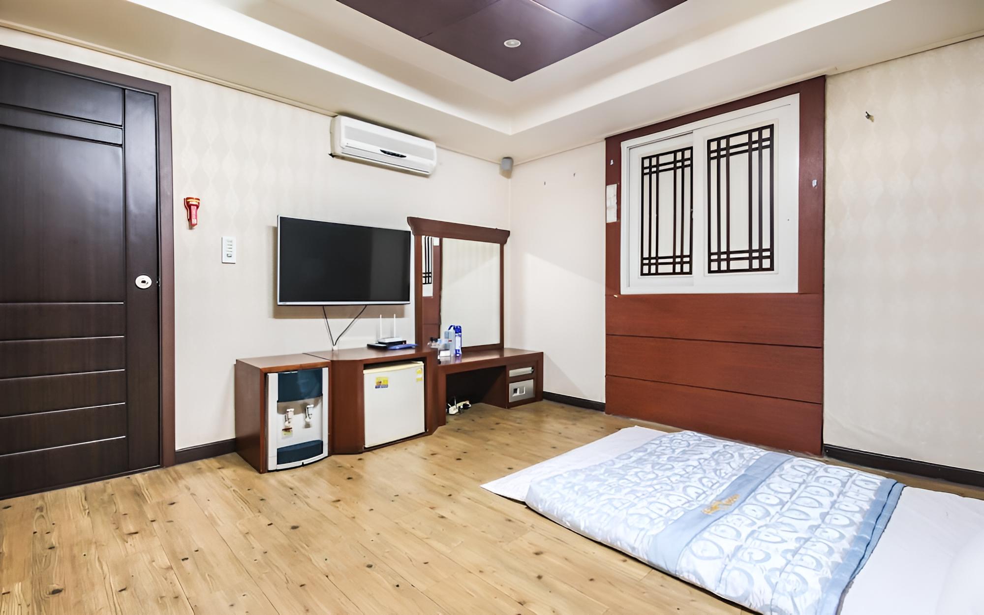 Room (Ondol (inquire at the front desk if y) - Photo 3