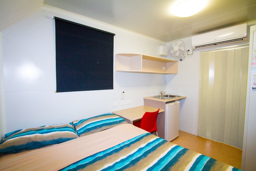 Queen Van Room photo 1