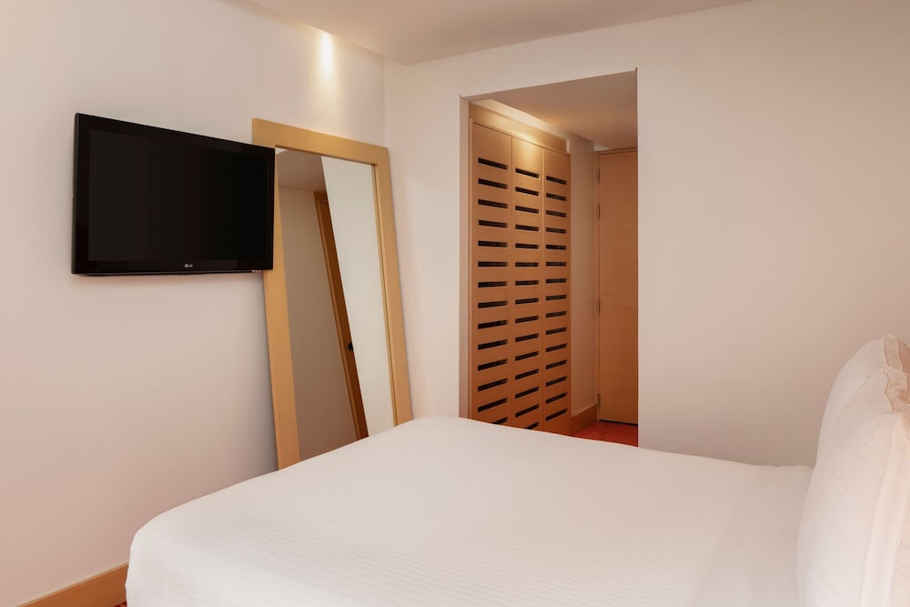 Basic Room, 1 Queen Bed, Non Smoking, Terrace - Photo 13