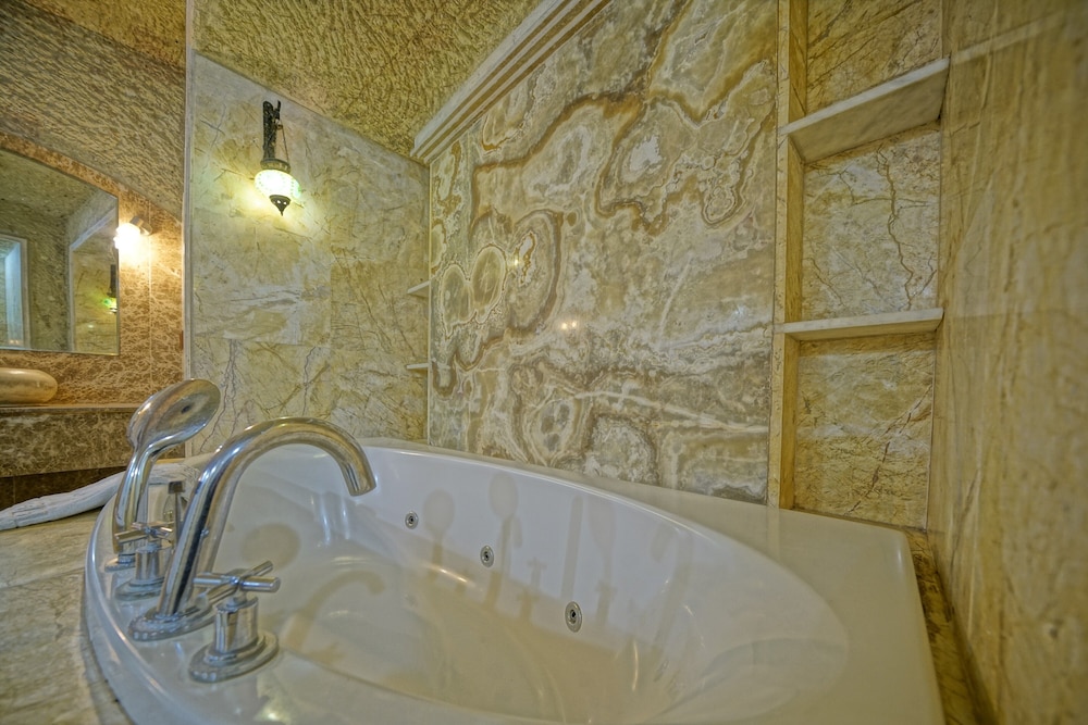 Luxury Cave Suite with Turkish Bath photo 2