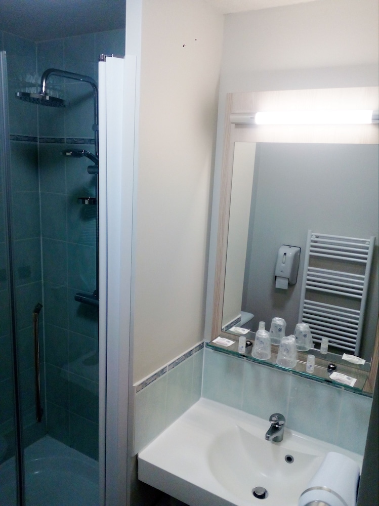 Standard Room, 1 Double or 2 Twin Beds photo 3