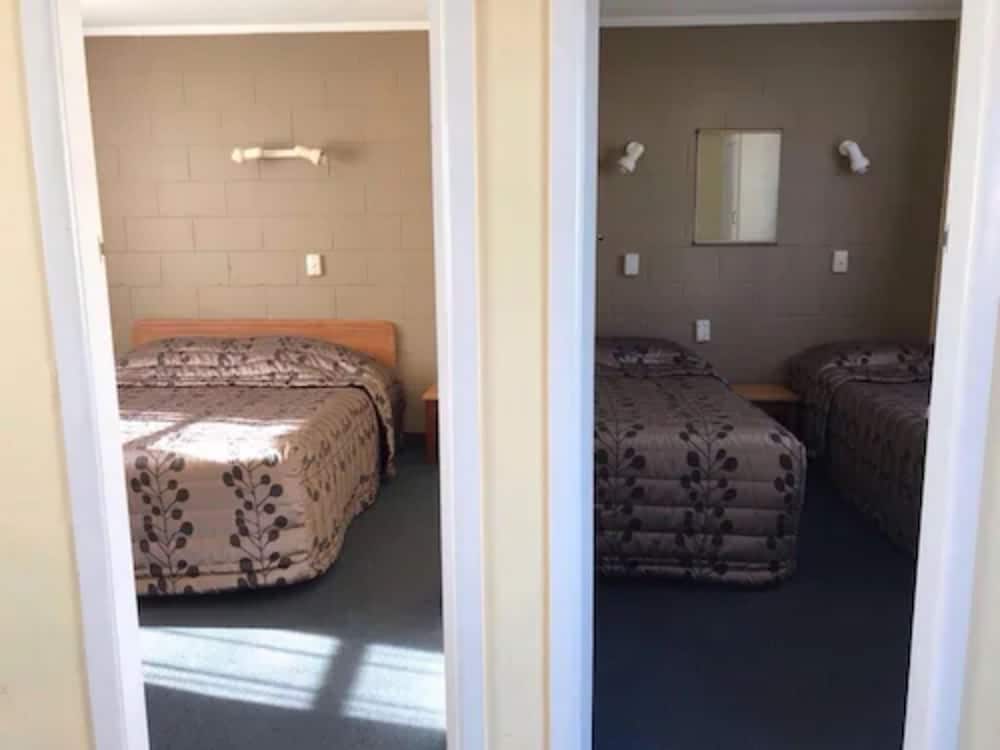 Standard Suite, 2 Bedrooms, Non Smoking, Kitchen (Standard unit.) photo 2