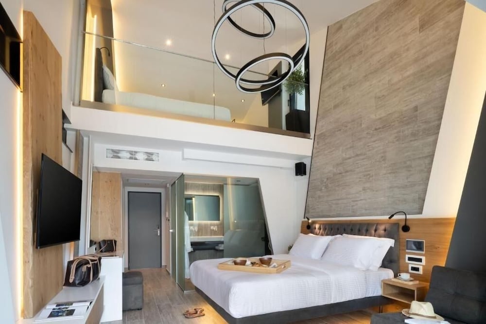 Executive Studio Suite, Pool View