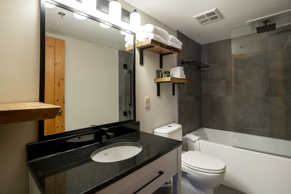 Suite, 1 Queen Bed - Photo 6