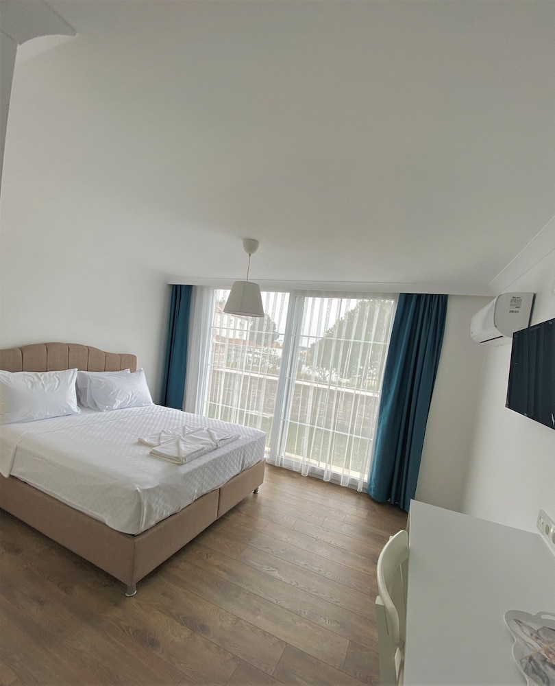 Economy Room, Garden View