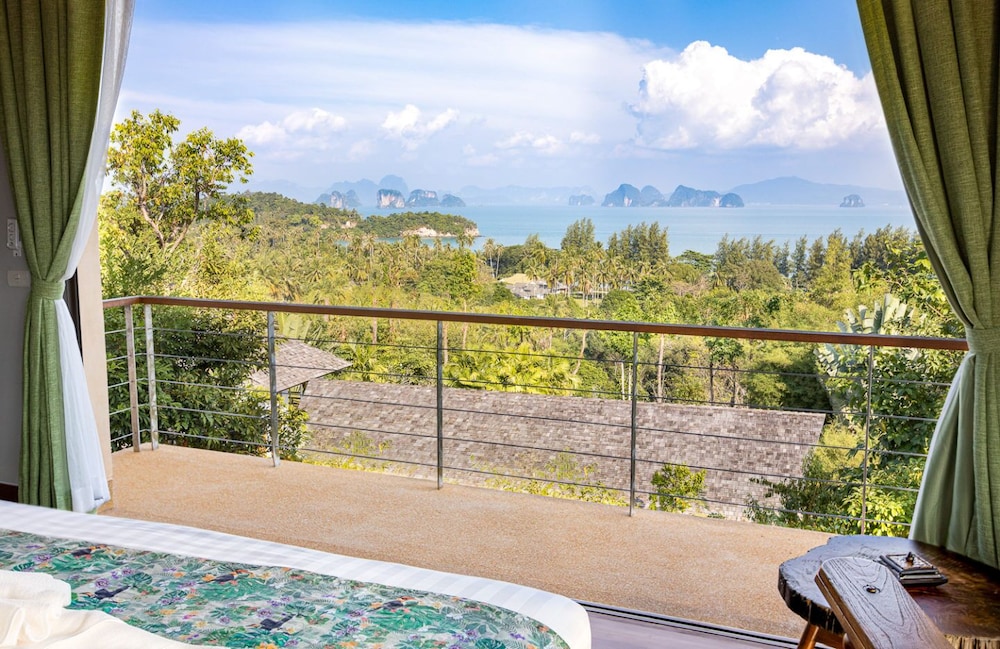 SEAVIEW JACUZZI VILLA-YAT PETCH - Photo 1