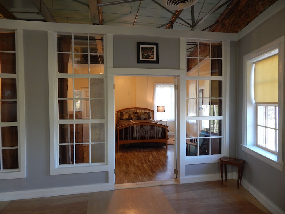 Apartment D: Riverfront Grand photo 1