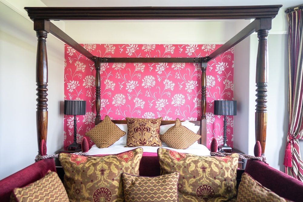 Luxury Suite (Four Poster Bed) photo 3