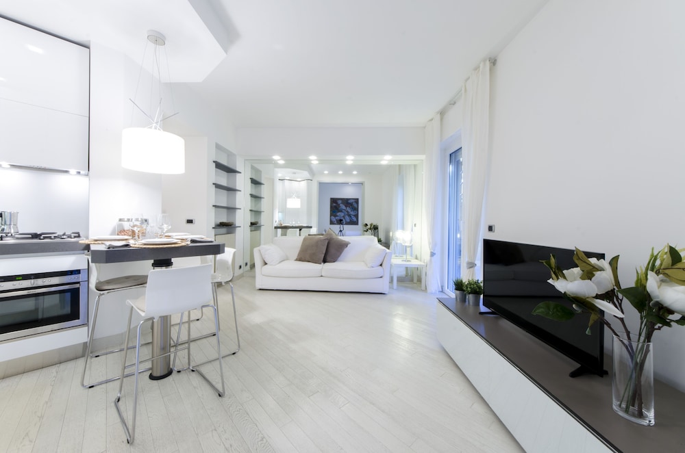 Apartment, 2 Bedrooms, Garden Area photo 2