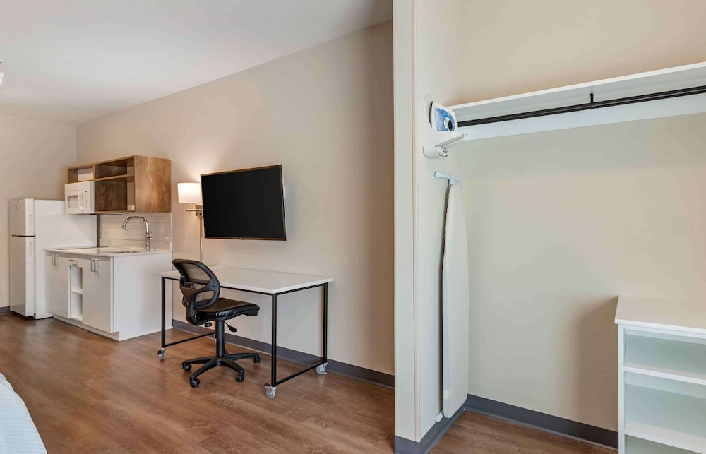 Standard Studio, 2 Queen Beds, Non Smoking, Refrigerator & Microwave - Photo 5
