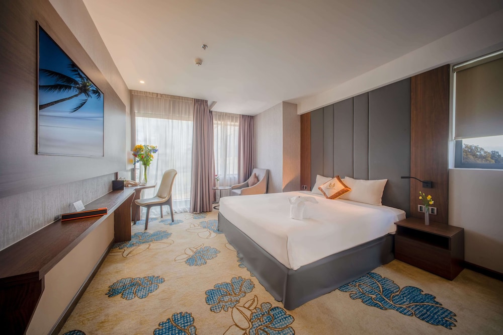 Premier Room, 1 Queen Bed, City View