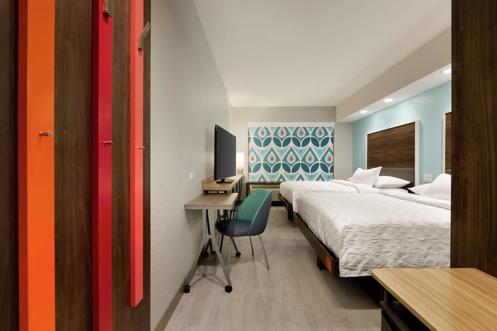 Room, 2 Queen Beds, Accessible (Hearing, Roll-in Shower)