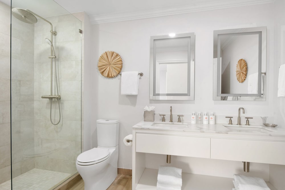 Deluxe Suite, 2 Bedrooms, Partial Ocean View (Recently Renovated) - Photo 7