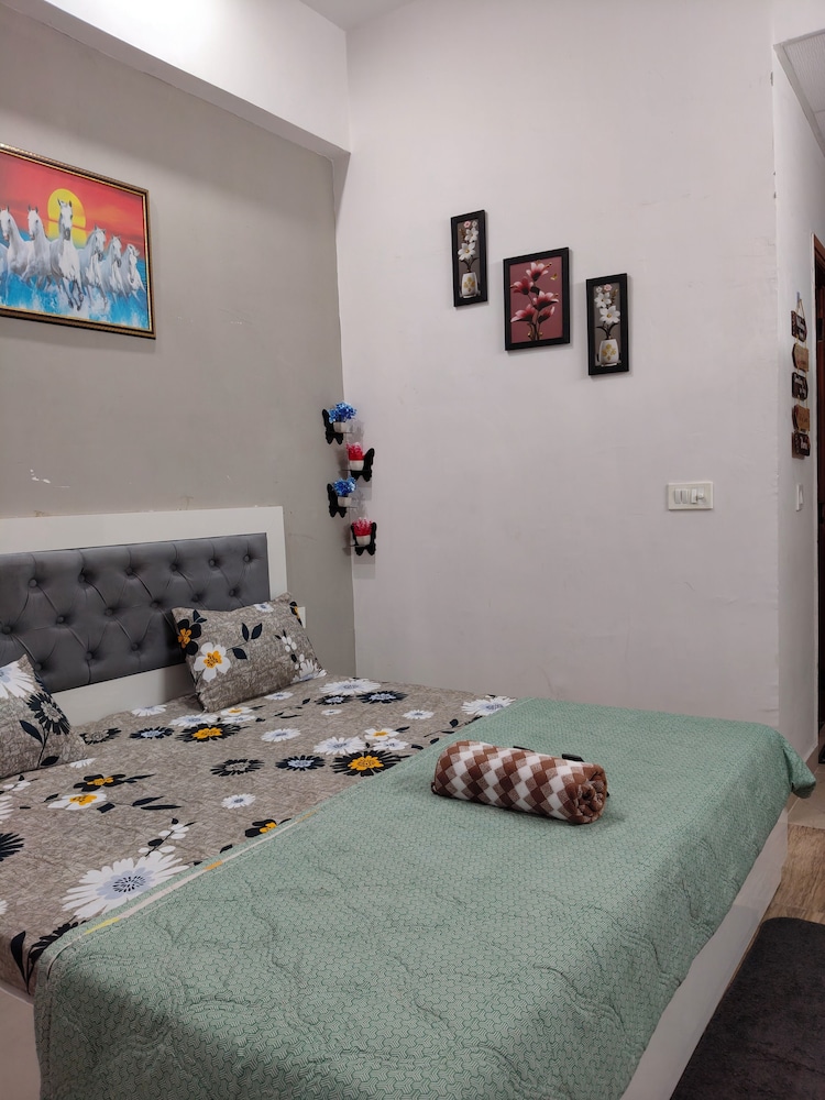 Deluxe Studio Suite, City View
