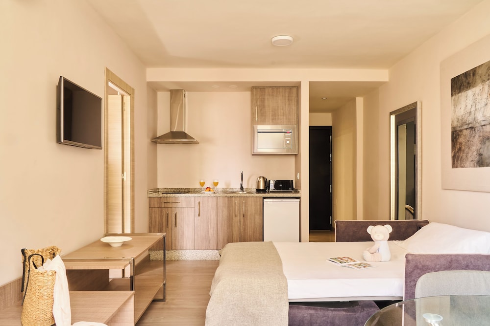 Apartment, 1 Bedroom, Balcony (2 adults + 1 child) - Photo 8