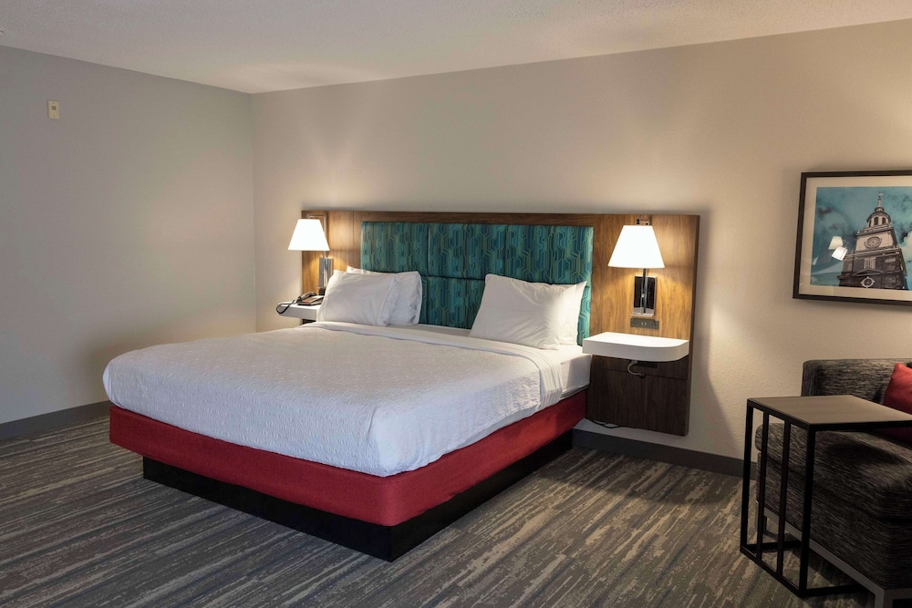 One Double Bed Non-Smoking Accessible - Photo 1