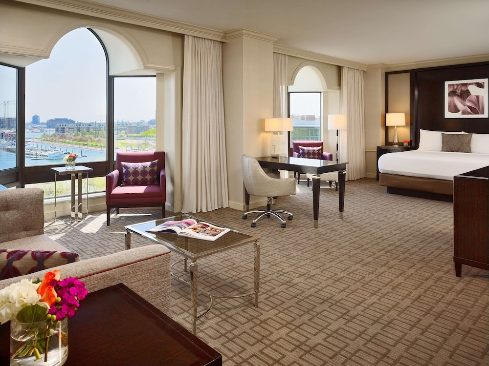 Suite, 1 King Bed, Harbor View - Photo 1