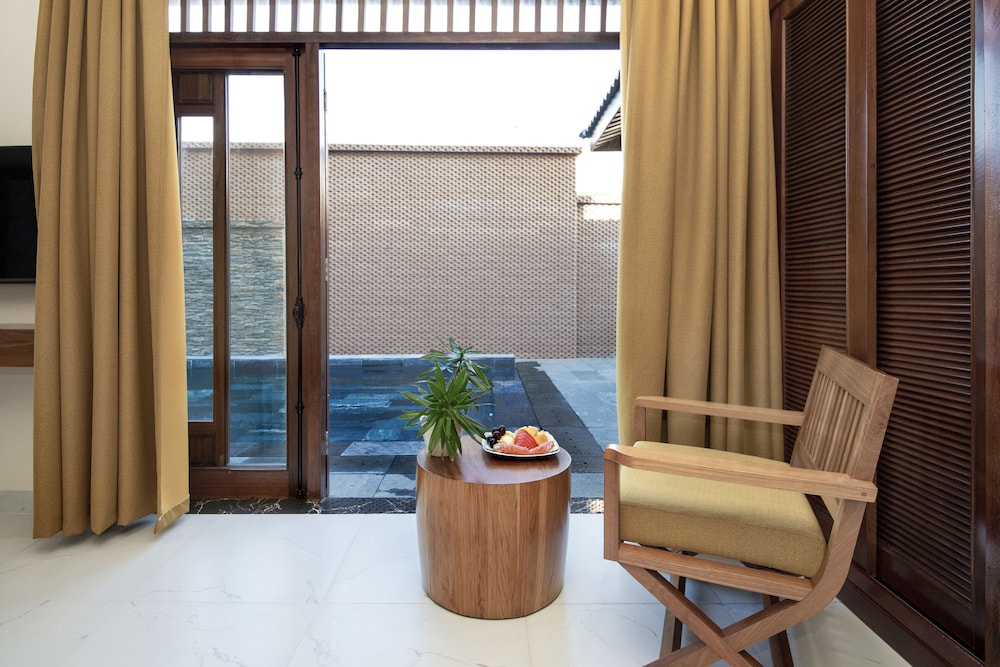 02 Bedroom Suite with private pool