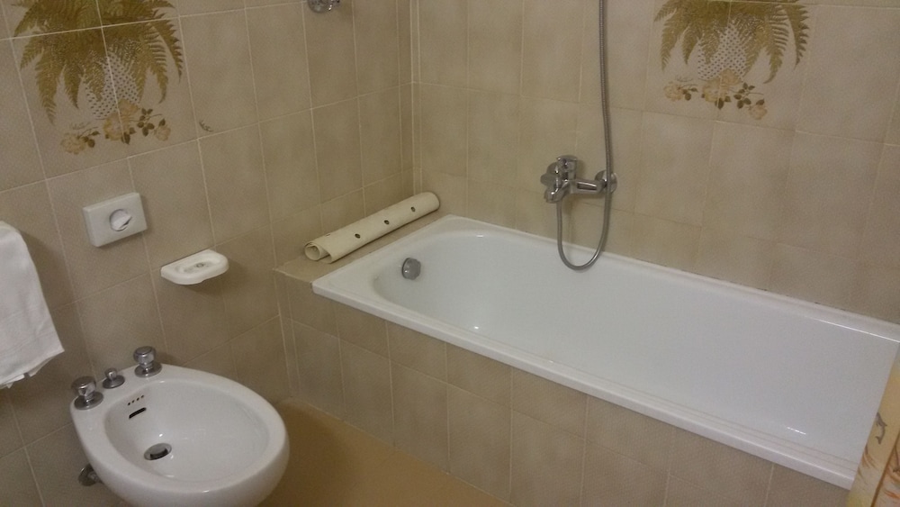 Basic Double Room - Photo 9