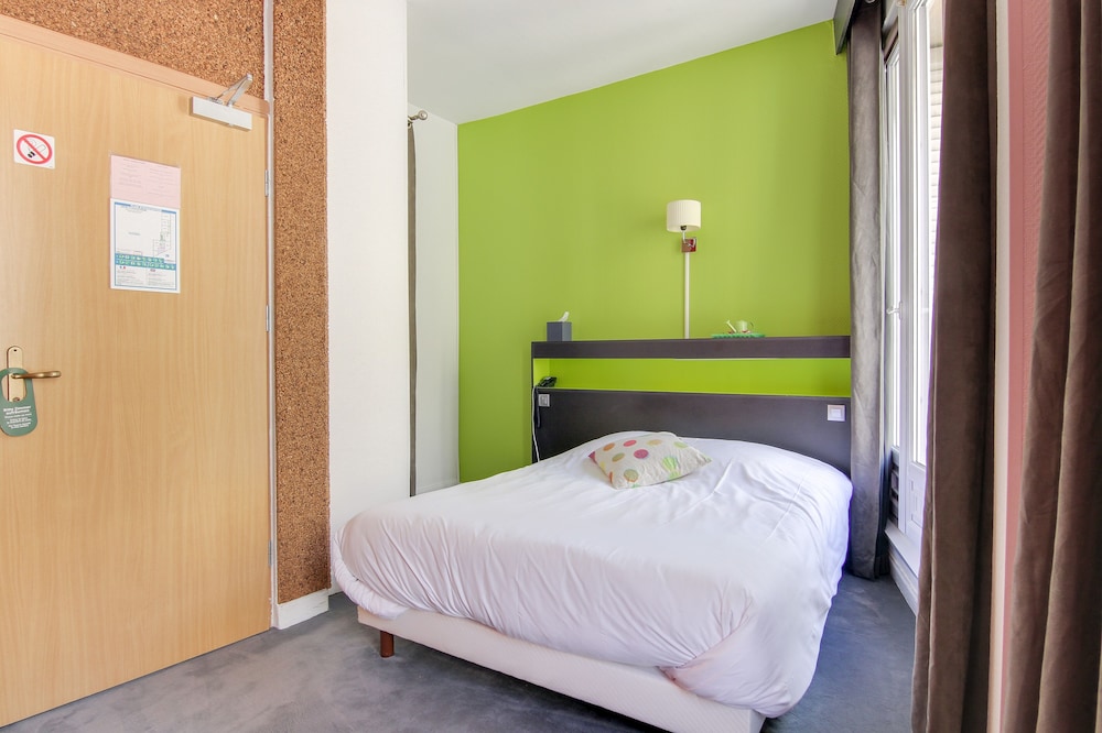 Double Room, Non Smoking thumbnail 5
