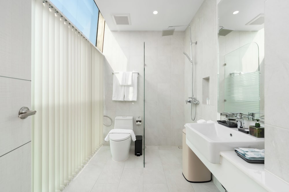 Deluxe Double Room, 1 King Bed - Photo 7