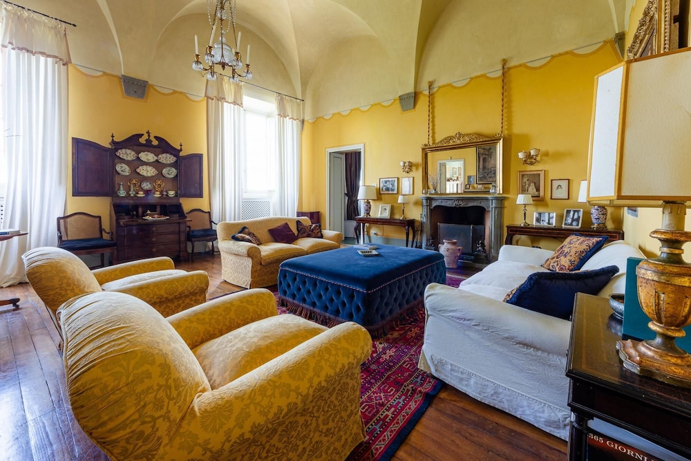 Villa di Tizzano Luxurious Retreat in Paradise, Photo 34