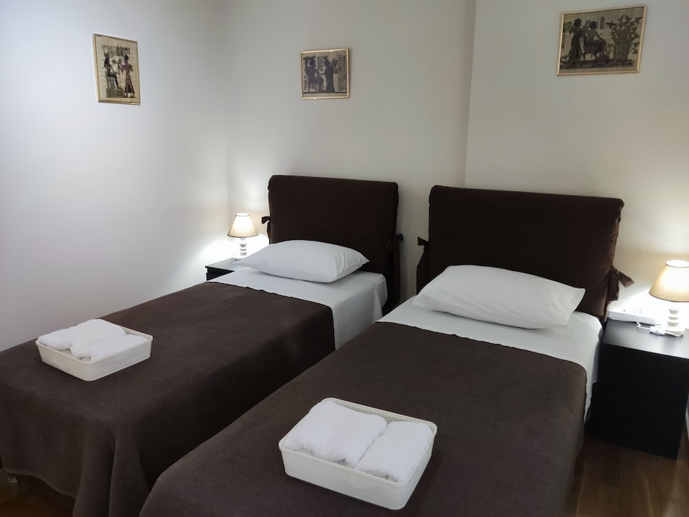 Economy Apartment, 3 Bedrooms, Non Smoking, Private Bathroom (A4) - Photo 12