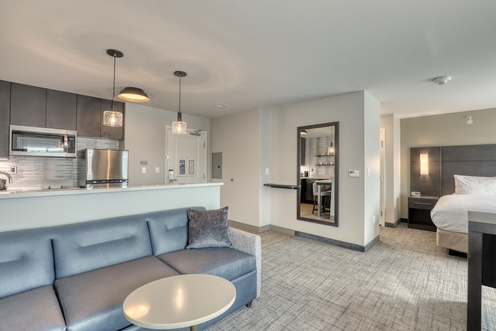 Suite, 1 Bedroom (Mobility/Hearing Accessible, Tub)