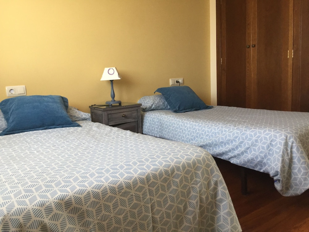 Twin Room, Private Bathroom - Photo 7