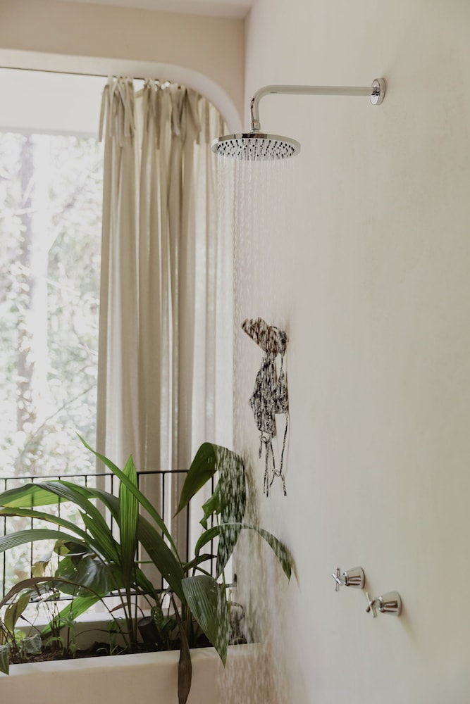 Jungle Room photo 3