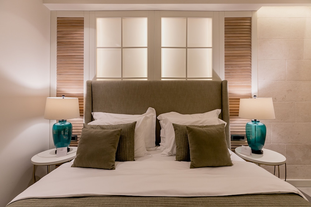 Suite, 1 Bedroom, Partial Sea View photo 3