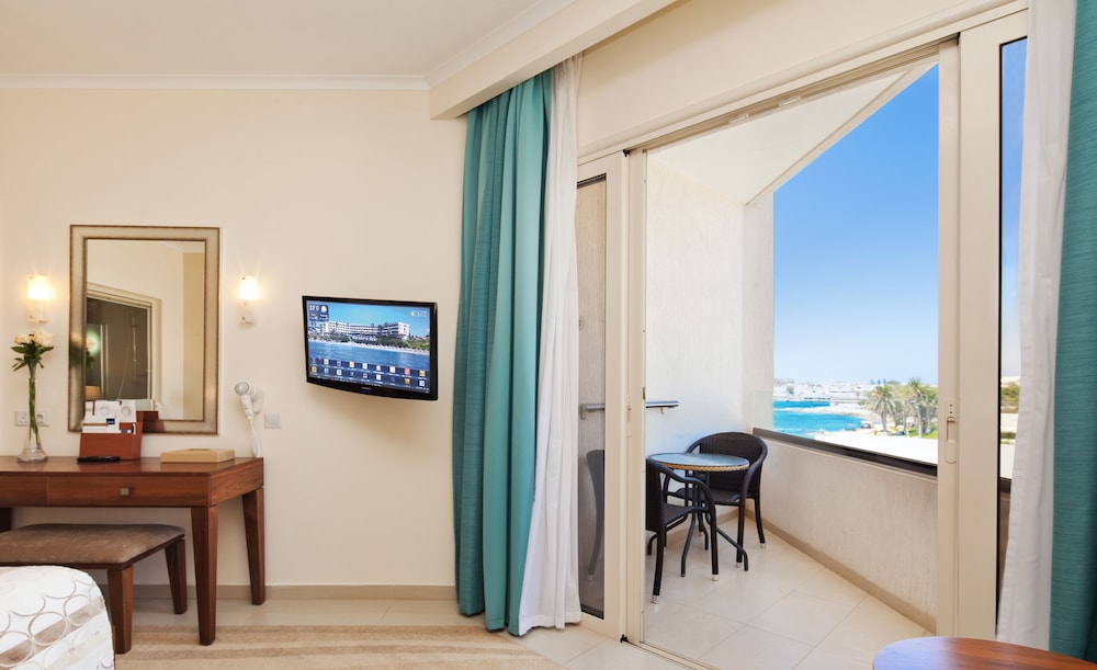 Deluxe Room, Partial Sea View - Photo 2