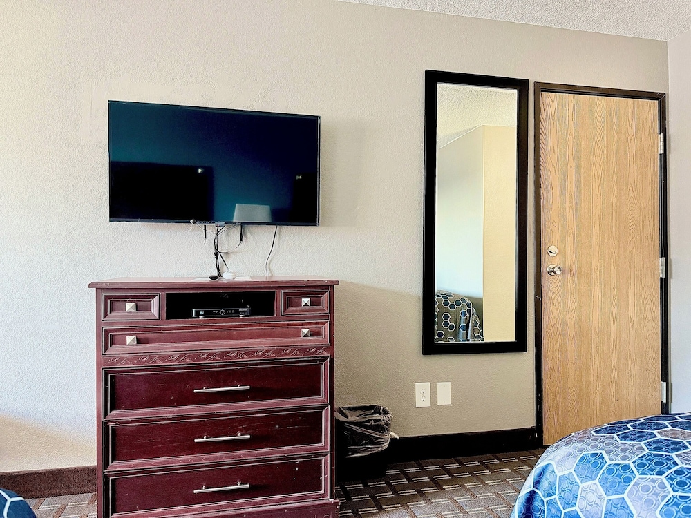 Standard Double Room, 2 Queen Beds - Photo 11