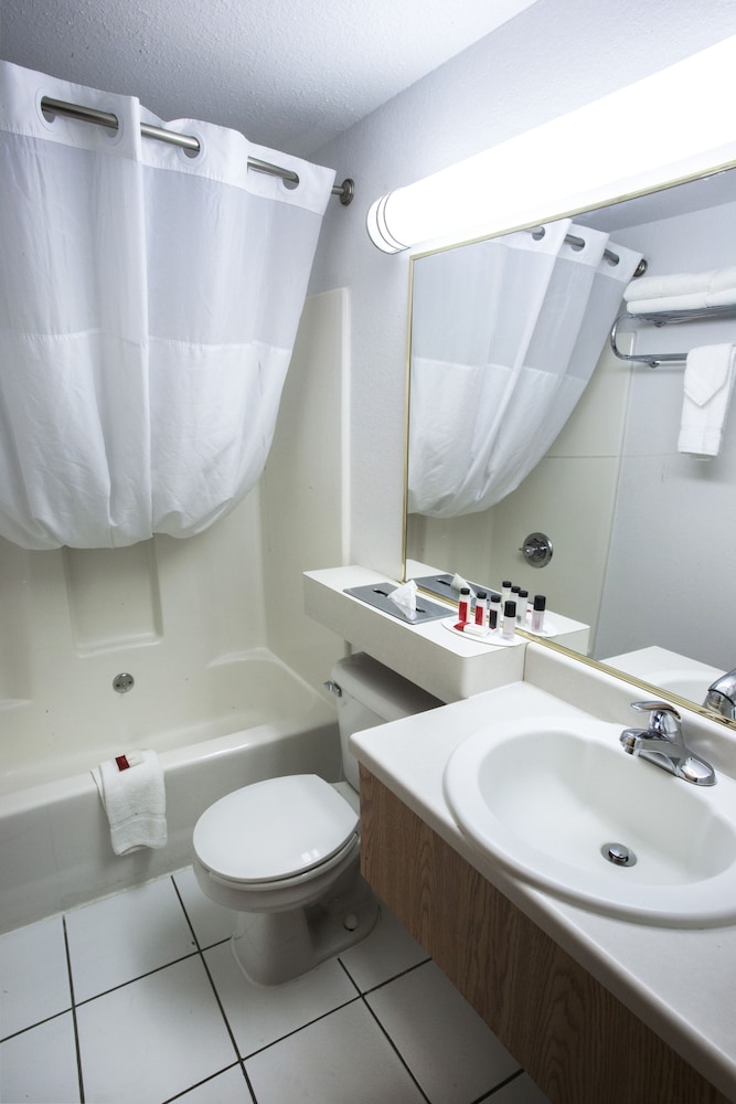 Room, Multiple Beds, Non Smoking - Photo 4