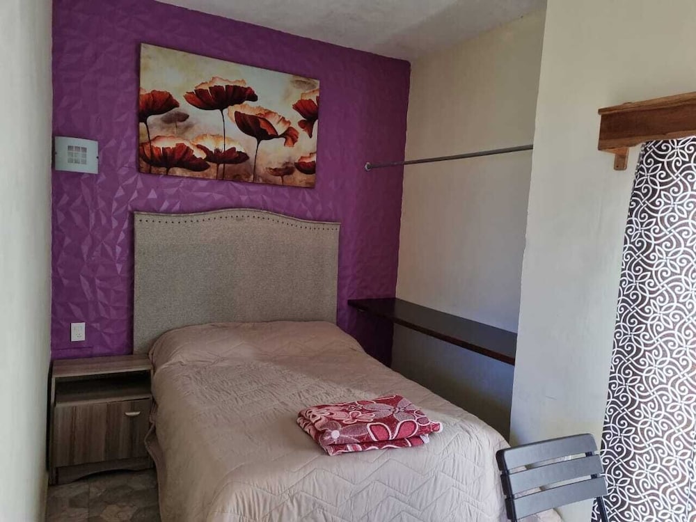 Basic Room, 1 Queen Bed